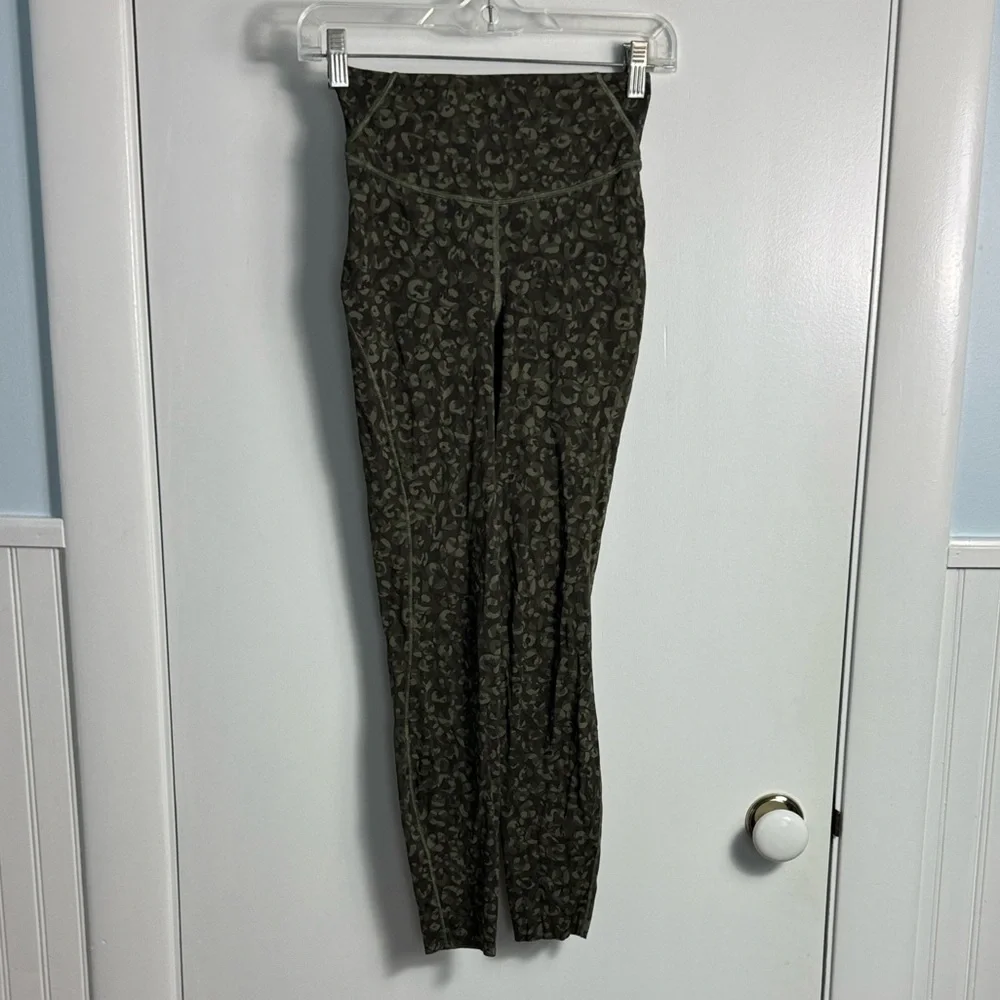 Lululemon Base‎ Pace High-Rise Tight 25" Intertwined Camo Medium Olive Multi 2 - Picture 2 of 11